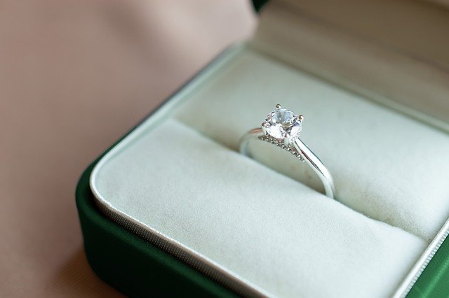 jewel-7389356_640